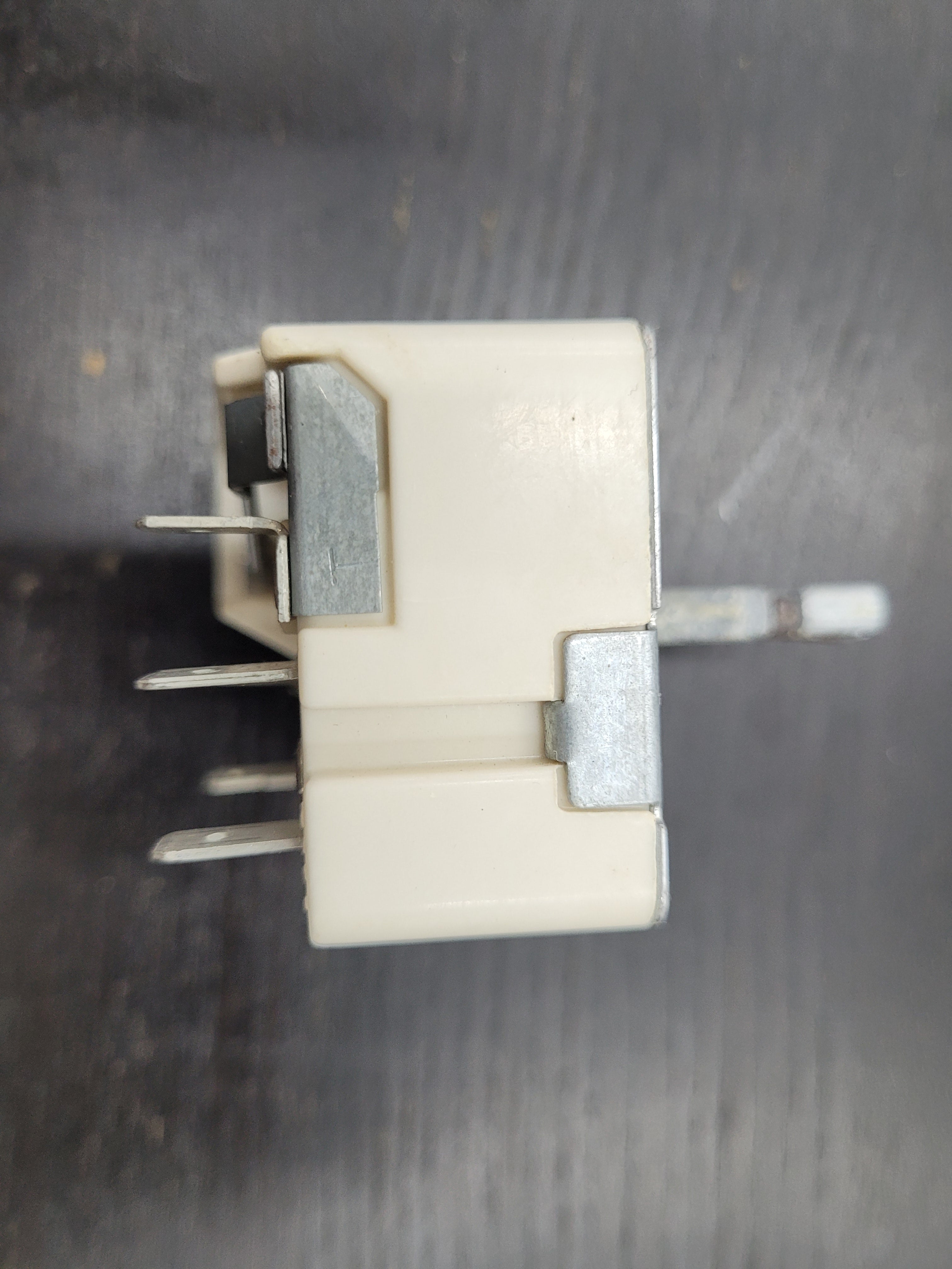 GE Range Surface Element Control Switch WB24T10012 164D1816P05 GE Range Surface Element Control Switch WB24T10012 164D1816P05